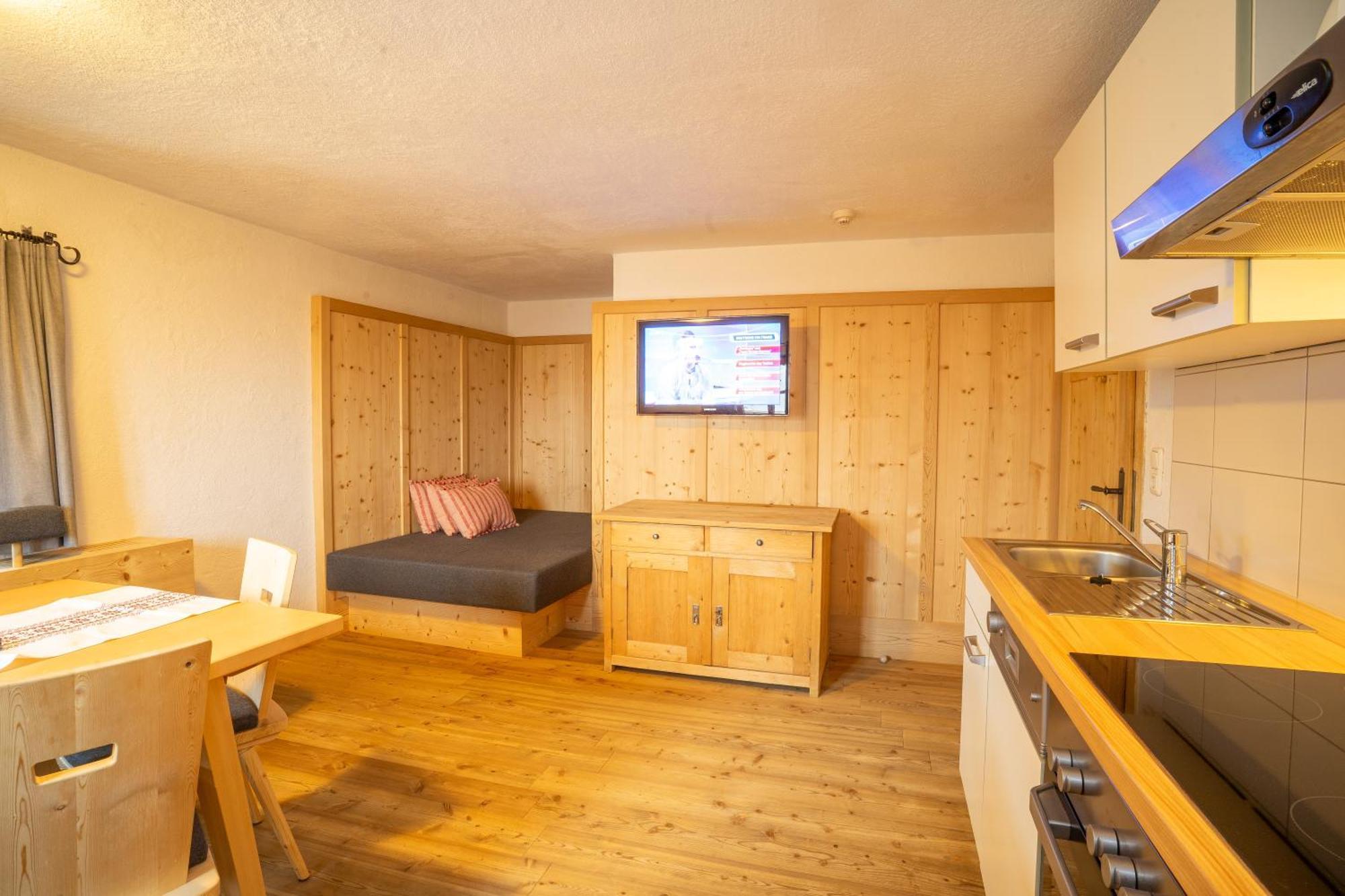 Weberstube Weberhaus Zollhaus Zollstoeckl Apartment Obertilliach Bagian luar foto